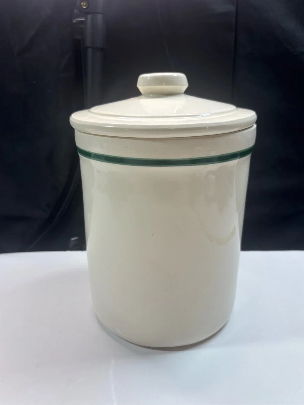 Vintage Crock Shop Apple and Ivy Pottery Cookie Jar Santa Ana California